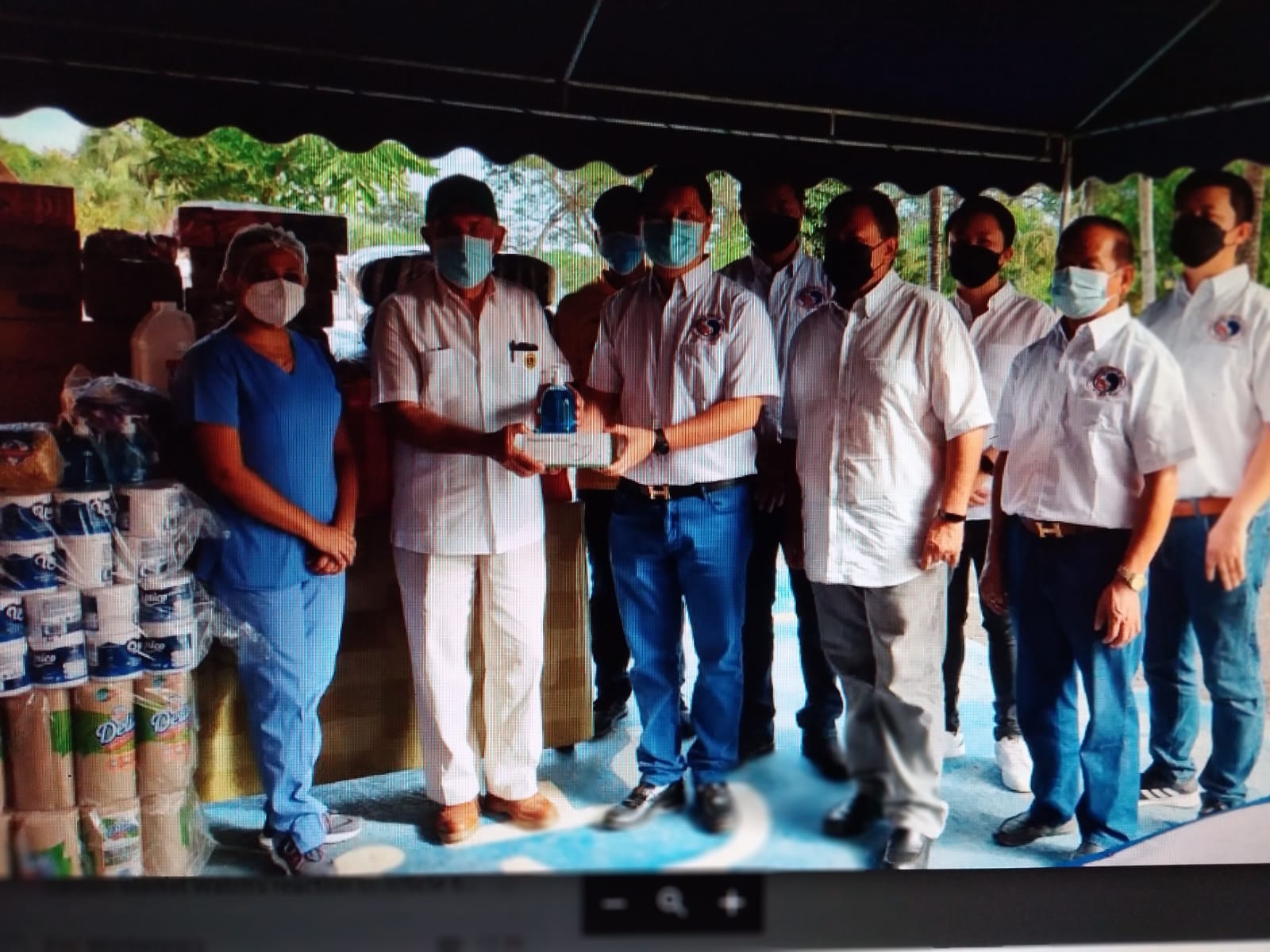 Periodistas de Azuero donaron alimentos, útiles de aseo y de protección personal al Hogar. Foto: Thays Domínguez.