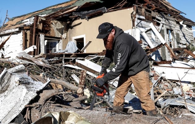 Más de 30 tornados tocaron tierra en apenas unas horas en Estados Unidos. Foto: EFE