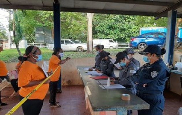 Durante la visita a los privados de libertad se tienen que mantener las medidas de bioseguridad. Foto: Grupo Epasa