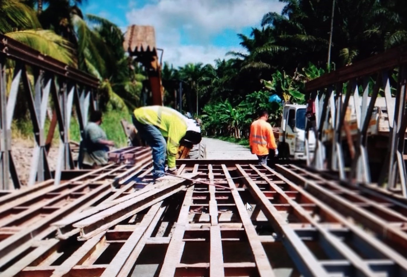 Los puentes se construyen en Majagual y Salado de los Guabos. Foto: Mayra Madrid