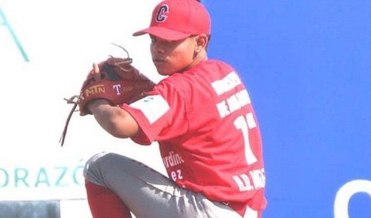 Felipe Torres es el desigando para abrir el primer juego de Coclé. Foto: Fedebeis