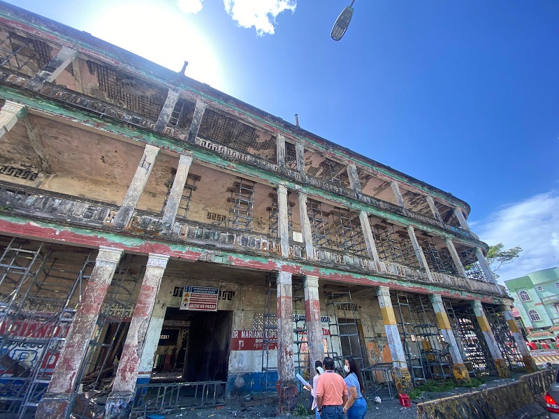 Después del techo, se continuara con la restauración de los balcones. Foto: Diomedes Sánchez 