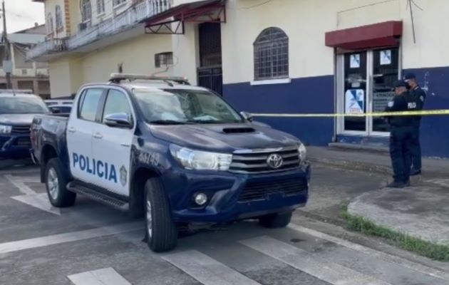 La Policía Nacional acordonó las instalaciones de las oficinas de correos. Foto. Diomedes Sánchez