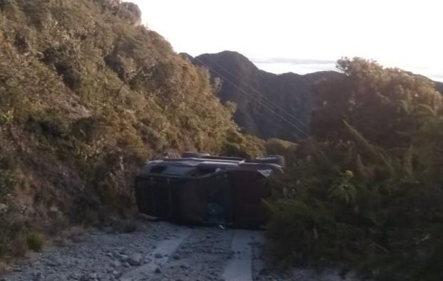 El accidente fue atendido en primera instancia, en el sitio, por la unidad de la Policía Nacional quien coordinó con la Dirección Regional del Ministerio de Ambiente. Foto. Mayra Madrid