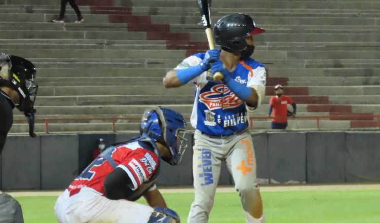 Panamá Este tiene la ventaja sobre Metro en el béisbol juvenil. Foto: Fedebeis