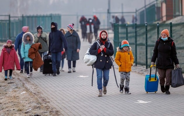 La Agencia de la ONU para los Refugiados (ACNUR) elevó a 368,000 los refugiados ucranianos. Foto:EFE