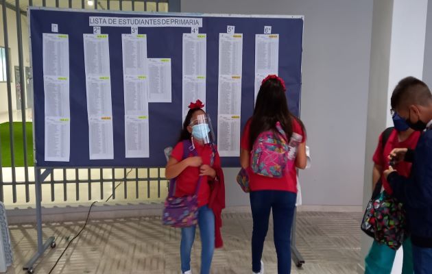 Después de dos años, los niños y jóvenes regresan a las aulas de clases. Foto: Víctor Arosemena