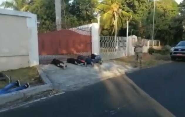 Los estamentos de seguridad se procederá a verificar si alguna de las personas retenidas mantiene asuntos pendientes. Foto. Eric Montenegro