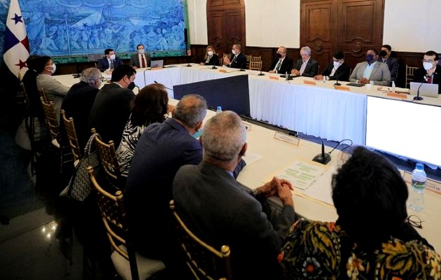 Mesa técnica de trabajo para solucionar el desabastecimiento de medicamentos. Foto: Cortesía