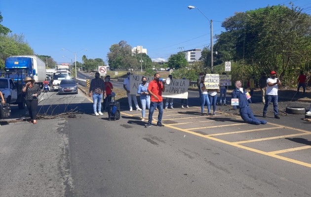 El grupo de personas durante los últimos días han escenificado cierre de calles, en rechazo a la aprobación de la ley 756. Foto. Mayra Madrid