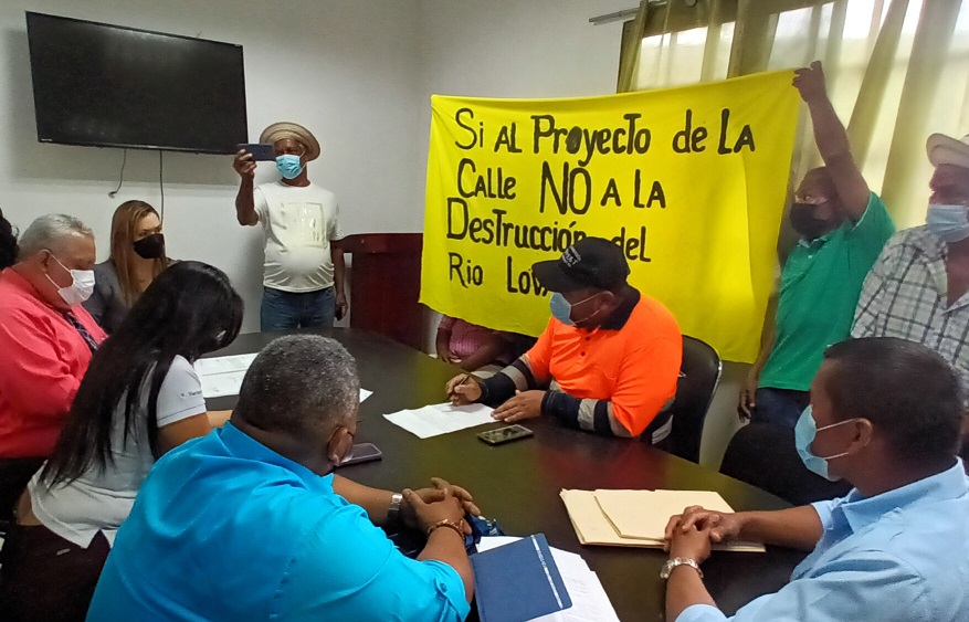 Reunión con la directora regional de MiAmbiente, Julieta Fernández.