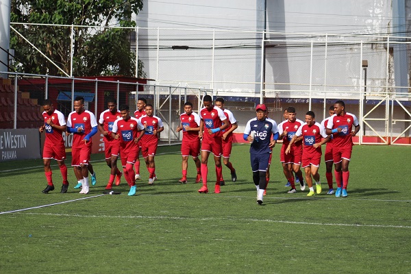 Selección de Panamá entrena con miras al torneo de Toulon, Francia. Foto: @LPF