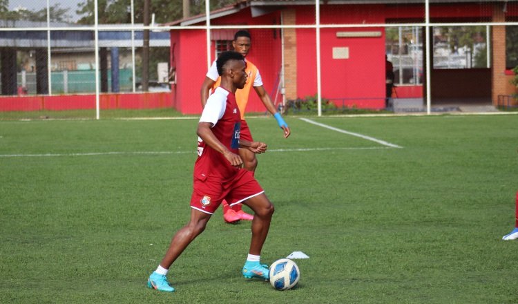 Víctor Medina, en los entrenamientos de la Sub-21. Foto: Fepafut