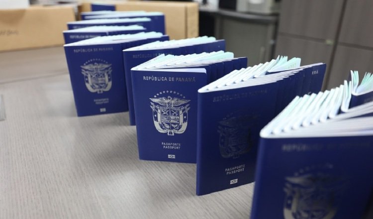 El costo para adquirir el pasaporte es de 100 dólares y la documentación a presentar varía dependiendo de algunos aspectos. Foto: PAP