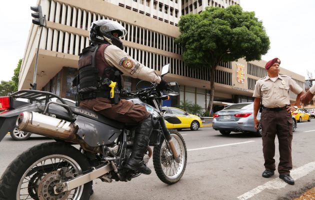 Los policías municipales patrullan por distintas calles de la ciudad de Panamá y coordinan acciones con estamentos se seguridad. Foto: Grupo Epasa