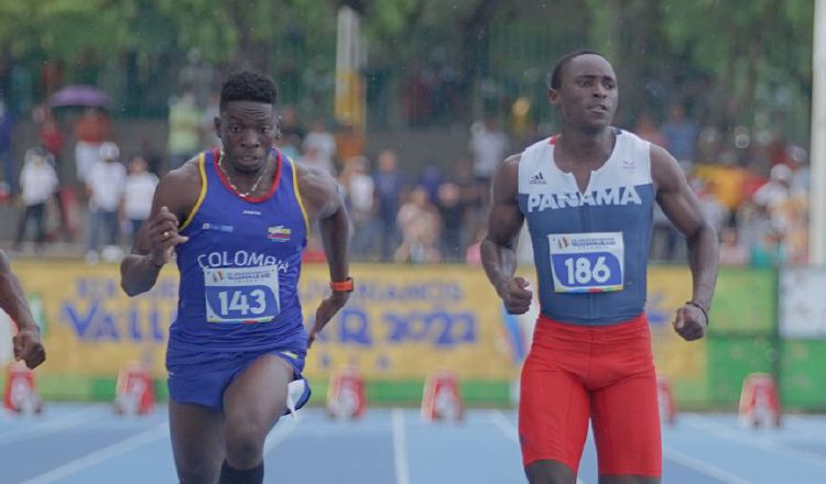 Alonso Edward obtuvo oro en la rama masculina en los 100 metros planos. Foto: COP