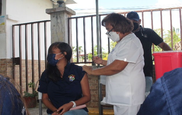 Según datos del PAI, en el primer semestre de este año se han aplicado 432,590 vacunas, entre influenza y covid-19 para adultos y niños. Foto. Eric Montenegro