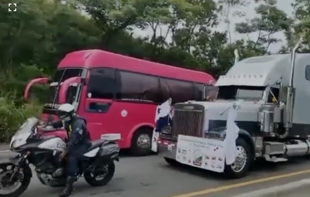 En la ruta del 'Corredor Humanitario' se estarán sumando, los vehículos que transportarán rubros de los diferentes sectores. Foto: Cortesía