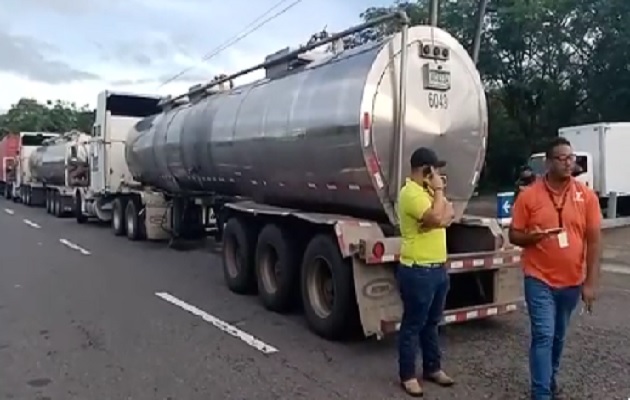 Desde hace tres semanas seis puntos de la provincia de Chiriquí se mantienen cerrados exigiendo la baja de la canasta básica familiar y de medicamentos. Foto. Proteger y Servir