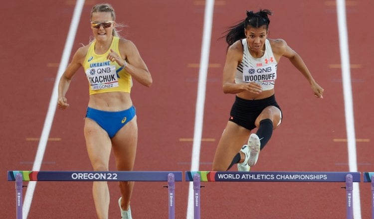 Gianna Woodruff (der.) es la única esperanza que tiene Panamá en el Mundial de Atletismo de obtener alguna medalla. Foto:EFE