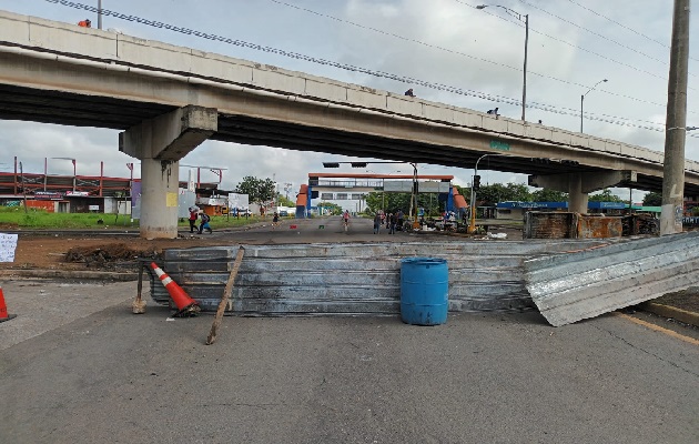 Los cierres se mantienen en el área de la calle 10a de Santiago de Veraguas. Foto. Melquiades Vásquez