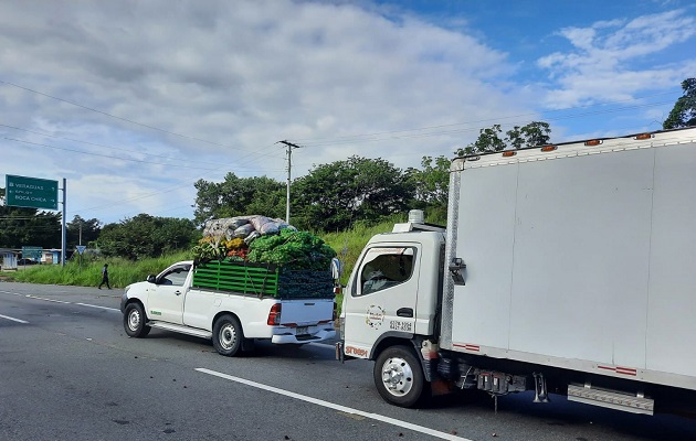 Los transportistas de carga han perdido sus productos durante el cierre de vías. Foto. José Vásquez