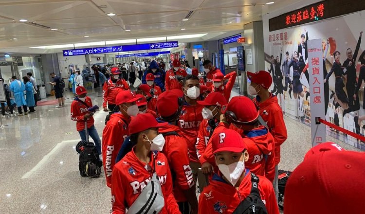 Panamá U12, a su llegada a Taiwán. Foto: Fedebeis