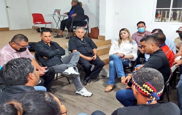 Monseñor José Domingo Ulloa junto a representantes de diferentes sectores. Foto: Panorama Católico