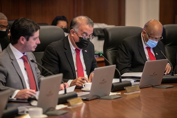 El ministro de Desarrollo Agropecuario, Augusto Valderrama, sustentó la extensión del plazo para la entrada del arroz importado. Foto: Cortesía Presidencia