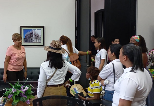 De igual forma, los visitantes llegaron hasta las instalaciones de la Gobernación de Colón. Foto: Diomedes Sánchez