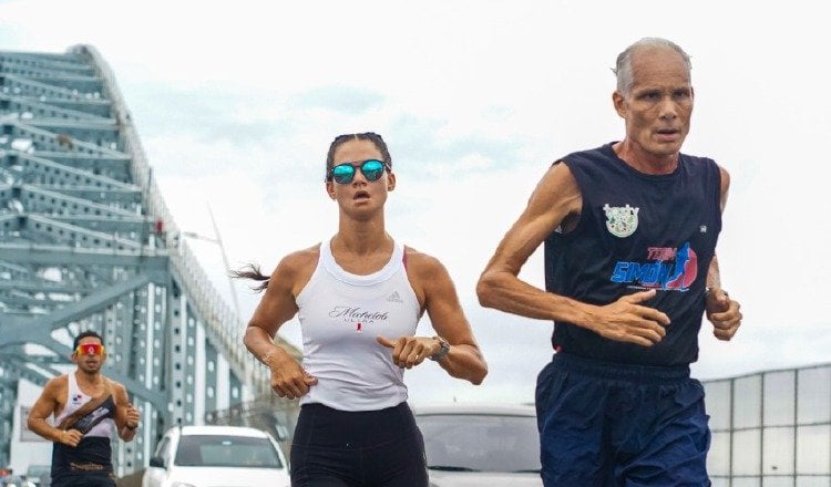 Simón Alvarado, corrió los 10 kilómetros Michelob. Foto: Allan Dimond.