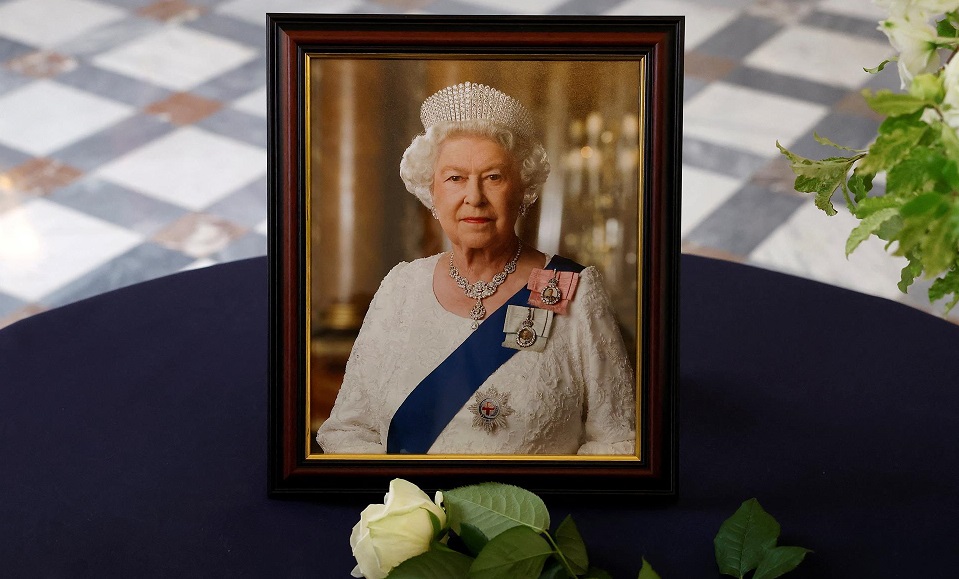 Imagen de un retrato de la reina Isabel II. EFE/EPA/CHRISTIAN HARTMANN