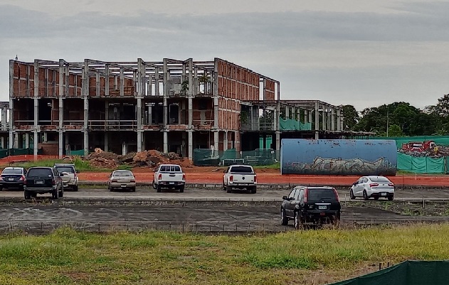 El Consorcio ya procedió a demoler uno de los dos edificios que se mantenían en pie y que presentaba un avanzado deterioro en su estructura. Foto. Eric Montenegro