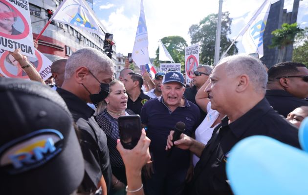 Ricardo Martinelli al marcar de primero en todas las encuestas representa un peligro para sectores que quieren mantener el control del país. Foto: Víctor Arosemena