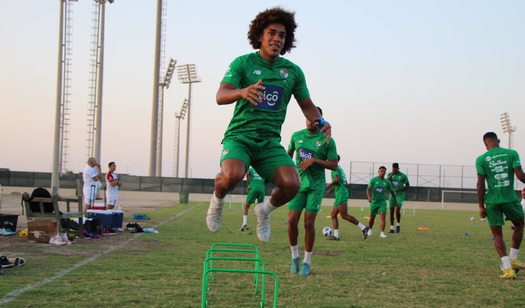 Adalberto Carrasquilla duarante los entrenamientos en Baréin. Foto: Fepafut