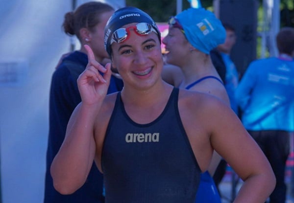 Emily Santos de la natación, es la otra abanderada. Foto: Twitter