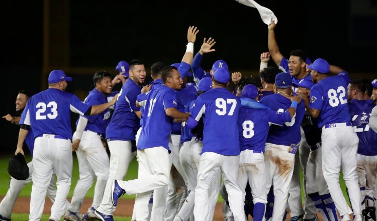 Jugadores de Nicaragua, festejan la clasificación. Foto: EFE