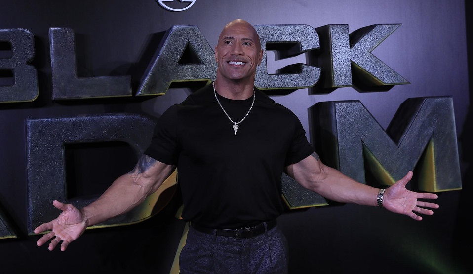 El actor estadounidense Dwayne Johnson​ posa en la presentación de la película 'Black Adam'. EFE/Fernando 