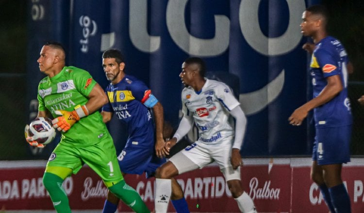 Universitario tendrá que visitar al Árabe Unido este domingo al Armando Dely Valdés en el juego vuelta. Foto: @LPF