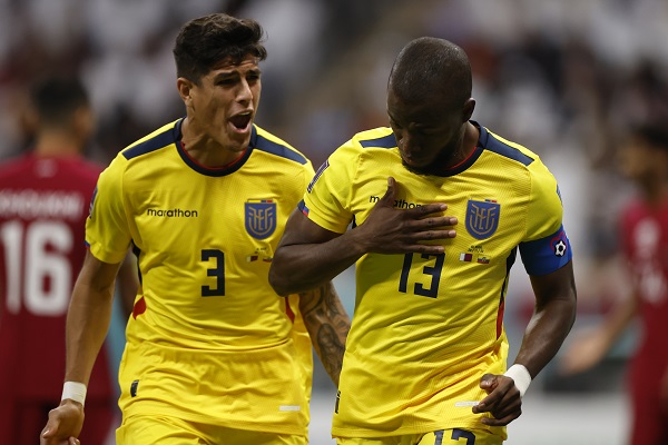 Enner Valencia (13) anotó los dos goles de Ecuador. Foto: EFE