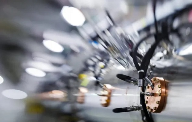 El aparato se basa en la tecnología FLASH, que utiliza electrones de muy alta energía. Foto: EFE