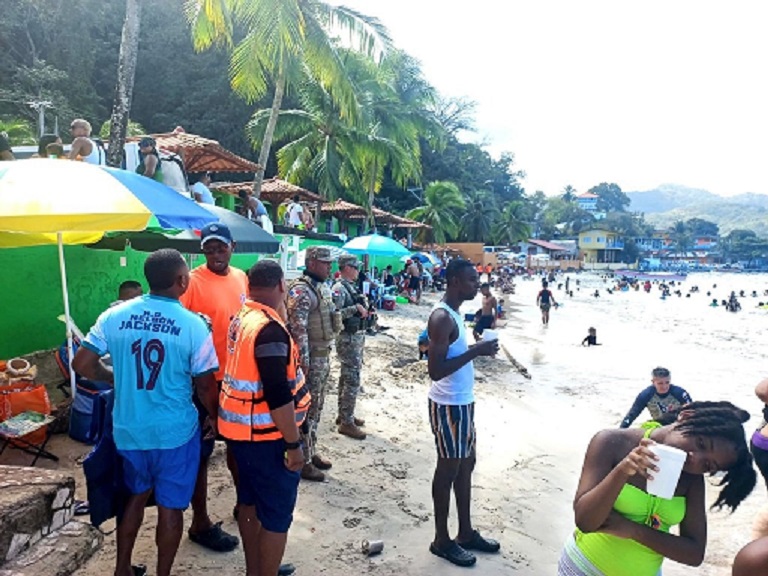 Playa La Angosta, la Guaira e Isla Grandey río Boquerón fueron muy concurridos. Foto: Diomedes Sánchez