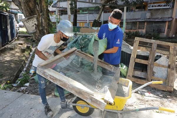 Sectores como la construcción se vienen recuperando a pasos lentos. Foto: Cortesía