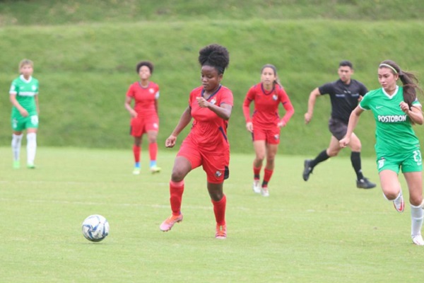 El equipo femenino panameño realiza un campamento en Colombia. Foto: Fepafut