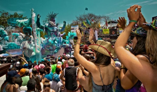 Hay ciertas precauciones que se deben tomar en cuenta a la hora de participar en el Carnaval. Foto: Archivo