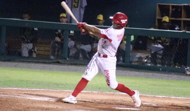 Luis Escudero de Coclé, la 'Leñita Roja' se encuentra obligado a ganar hoy en su casa. Foto:Fedebeis