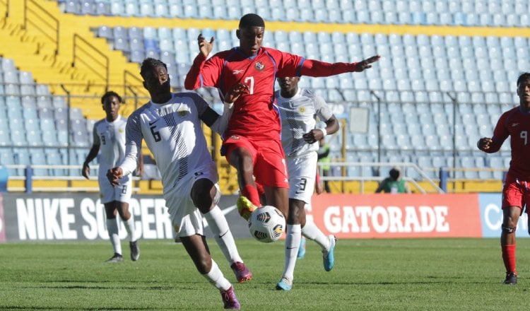 Kevin Walder (7) anotó dos goles para Panamá ante Curazao.  Foto: Fepafut