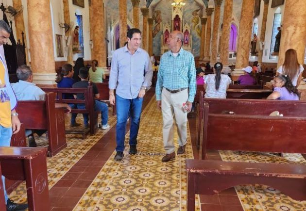 Torrijos realizó un recorrido en la iglesia de Atalaya en la provincia de Veraguas, previo a celebrarse la fiesta en honor a Jesús de Nazareno.