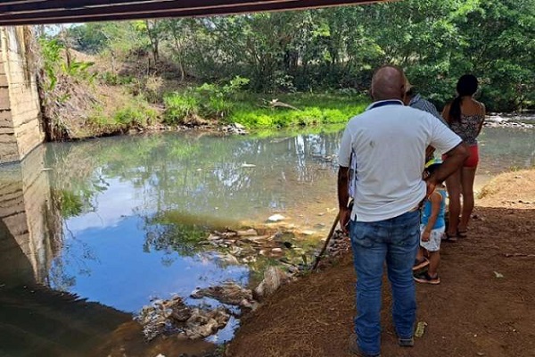 El río Caño Quebrado es un sitio muy visitado por turistas nacionales durante los meses de verano. Foto. Rric Montenegro