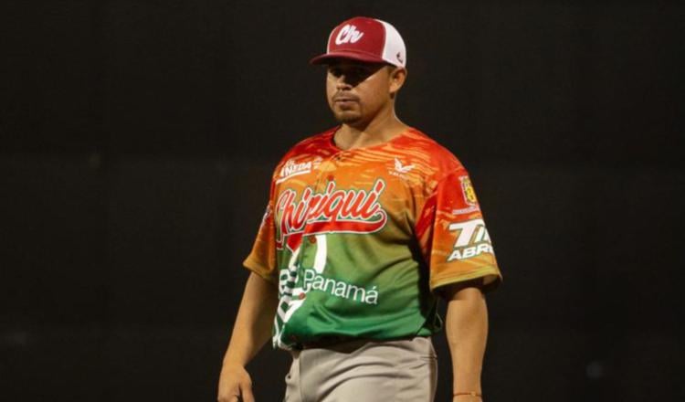 Carlos Xavier Quiroz juega en la primera base de Chiriquí. Foto: Fedebeis